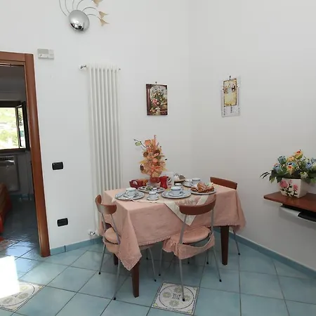 Domus Intra Montes