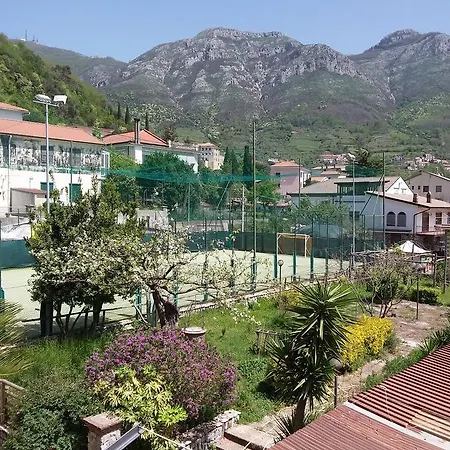 Domus Intra Montes